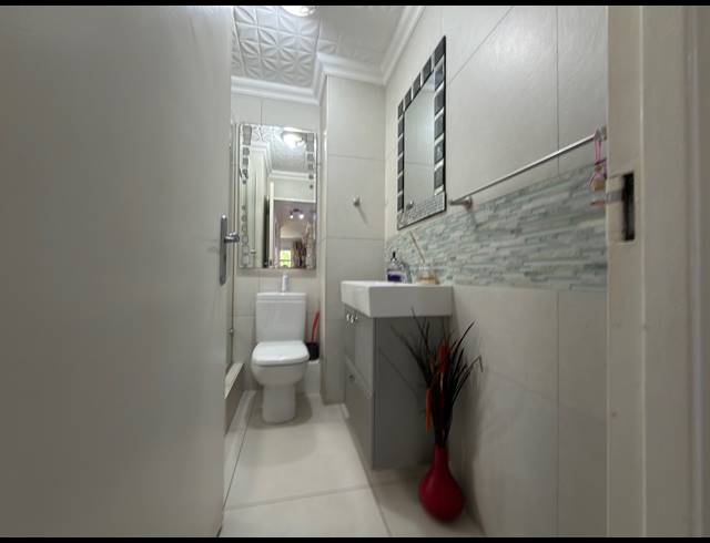 3 BEDROOM APARTMENT FOR SALE IN ESSENWOOD